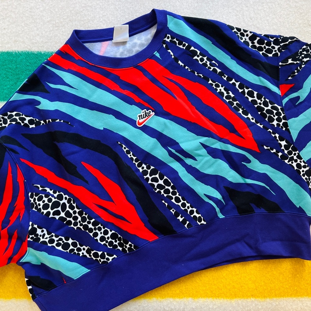✨ Retro ✨Nike Cropped Animal Print Sweatshirt